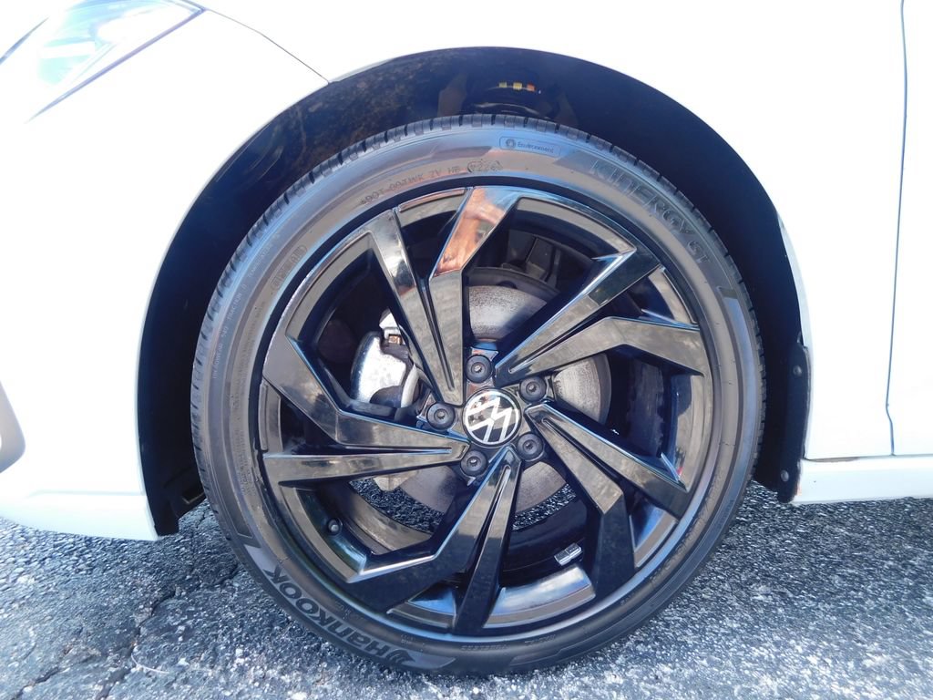 Used 2025 Volkswagen Jetta SE FWD image 10