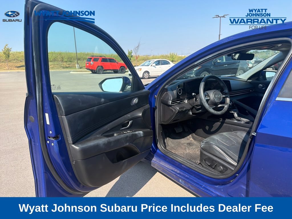 Used 2022 Hyundai Elantra Limited FWD image 18