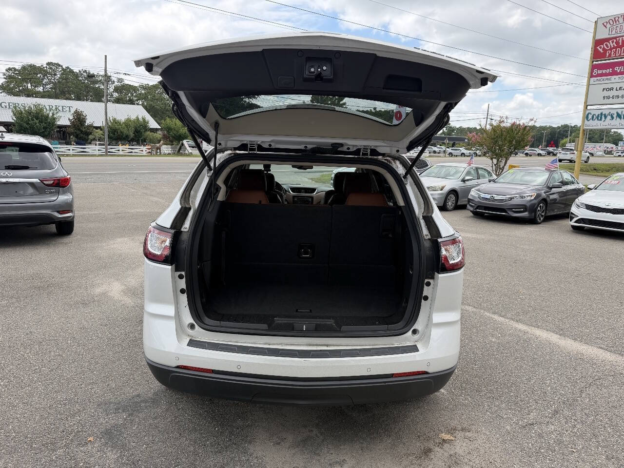 Used 2016 Chevrolet Traverse LT FWD image 15