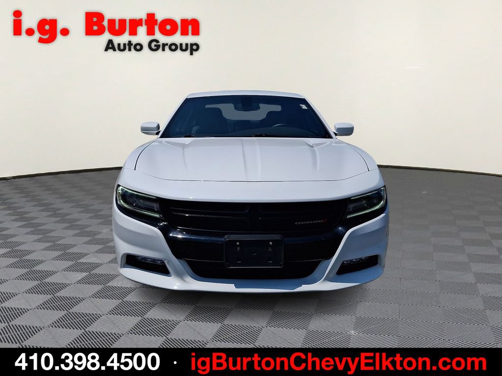 Used 2017 Dodge Charger SXT w/ Plus Group RWD image 2