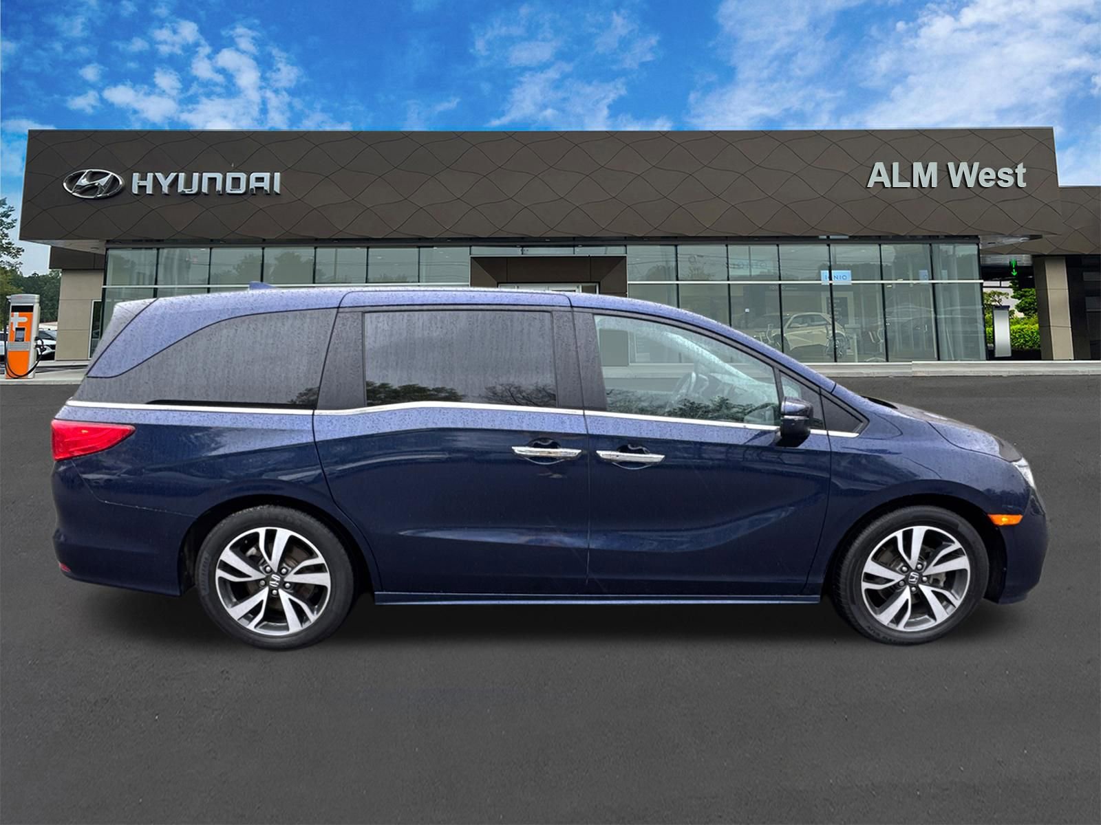 Used 2023 Honda Odyssey Touring image 4