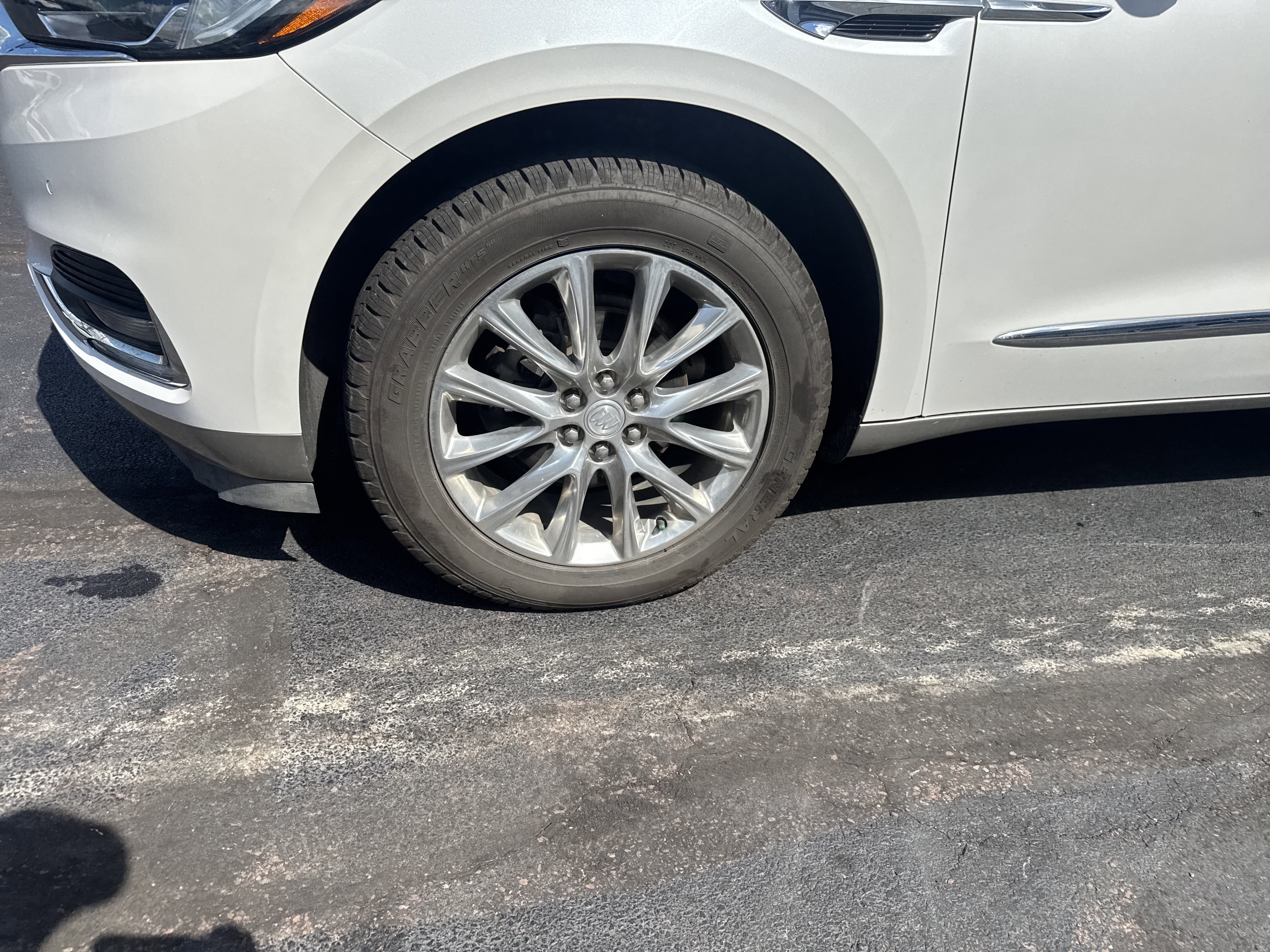 Used 2020 Buick Enclave Premium w/ Sun and Sites Package image 11