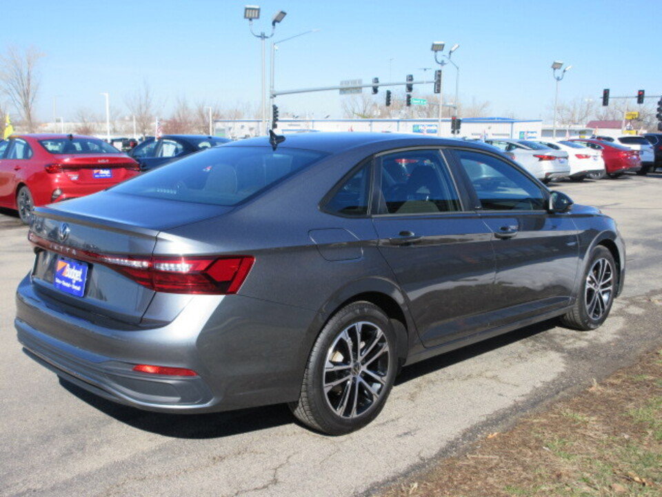Used 2025 Volkswagen Jetta Sport image 5