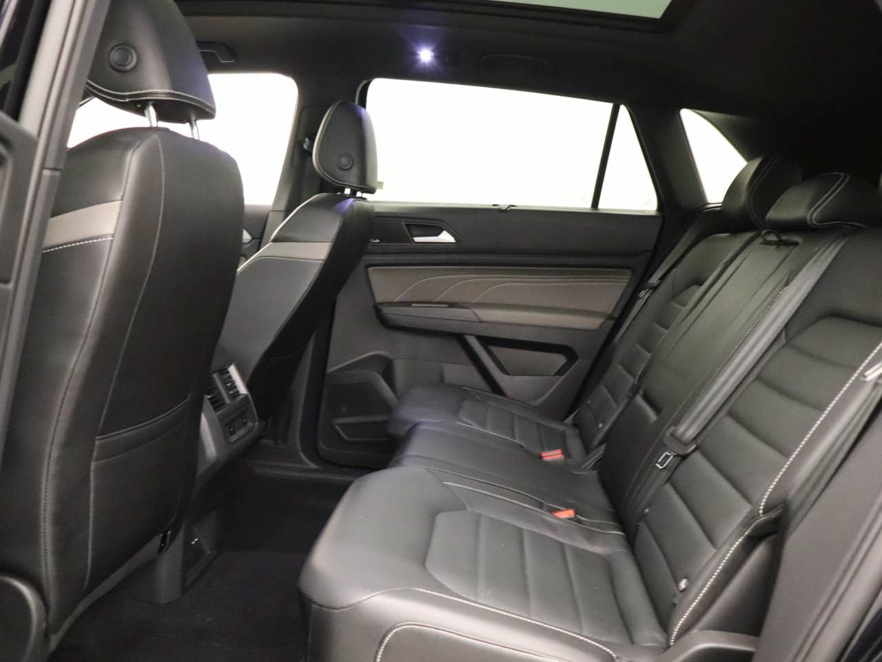 Used 2023 Volkswagen Atlas Cross Sport SEL Premium R-Line AWD/4WD image 16