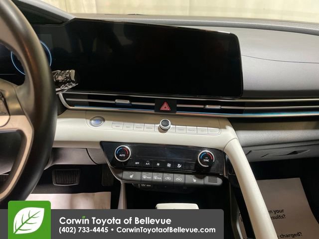 Used 2024 Hyundai Elantra Limited image 18