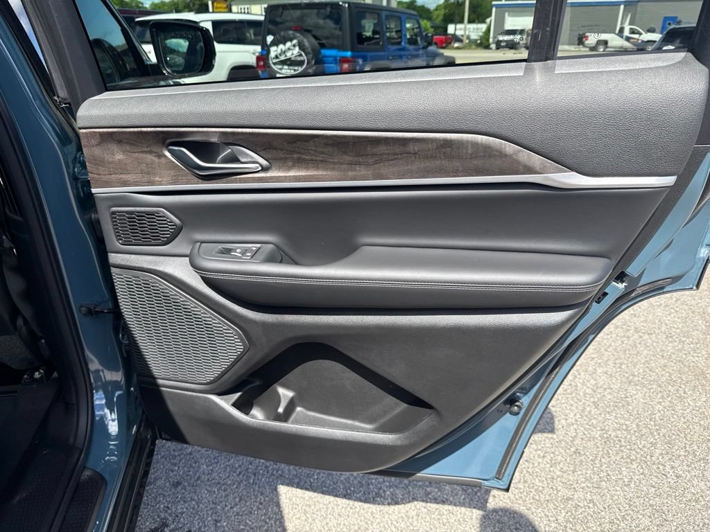 New 2026 Jeep Grand Cherokee L Limited AWD/4WD image 27