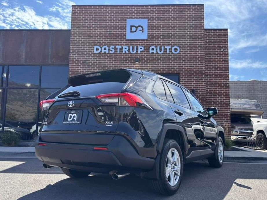 Used 2021 Toyota RAV4 XLE image 3
