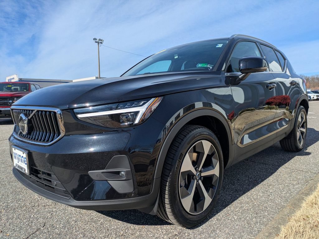 New 2025 Volvo XC40 B5 Plus w/ Protection Package Premier image 8