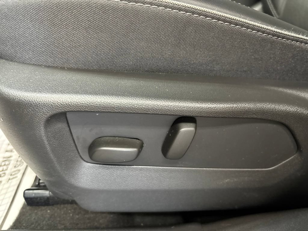 Used 2023 Buick Envision Essence AWD/4WD image 22