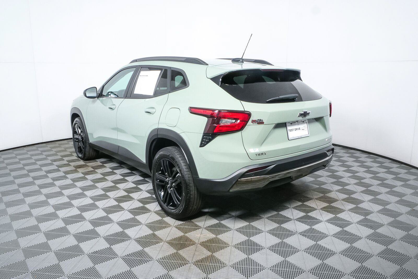 Used 2024 Chevrolet Trax ACTIV w/ Sunroof Package FWD image 28
