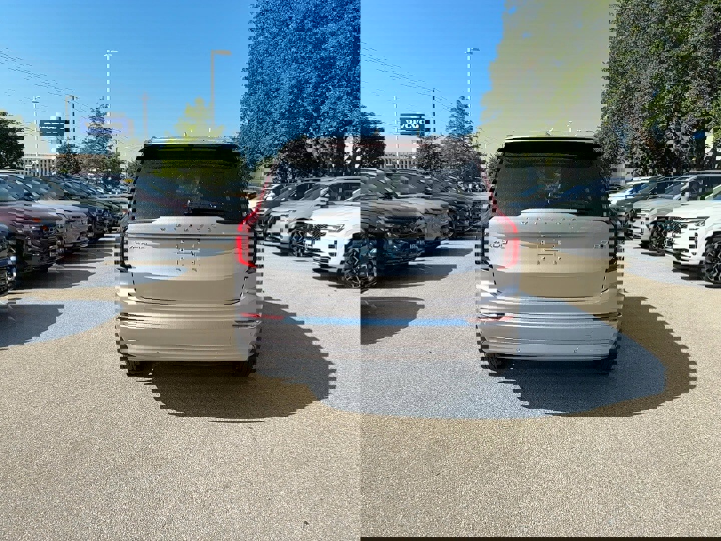 New 2026 Volvo XC90 B5 Plus w/ Protection Package image 5