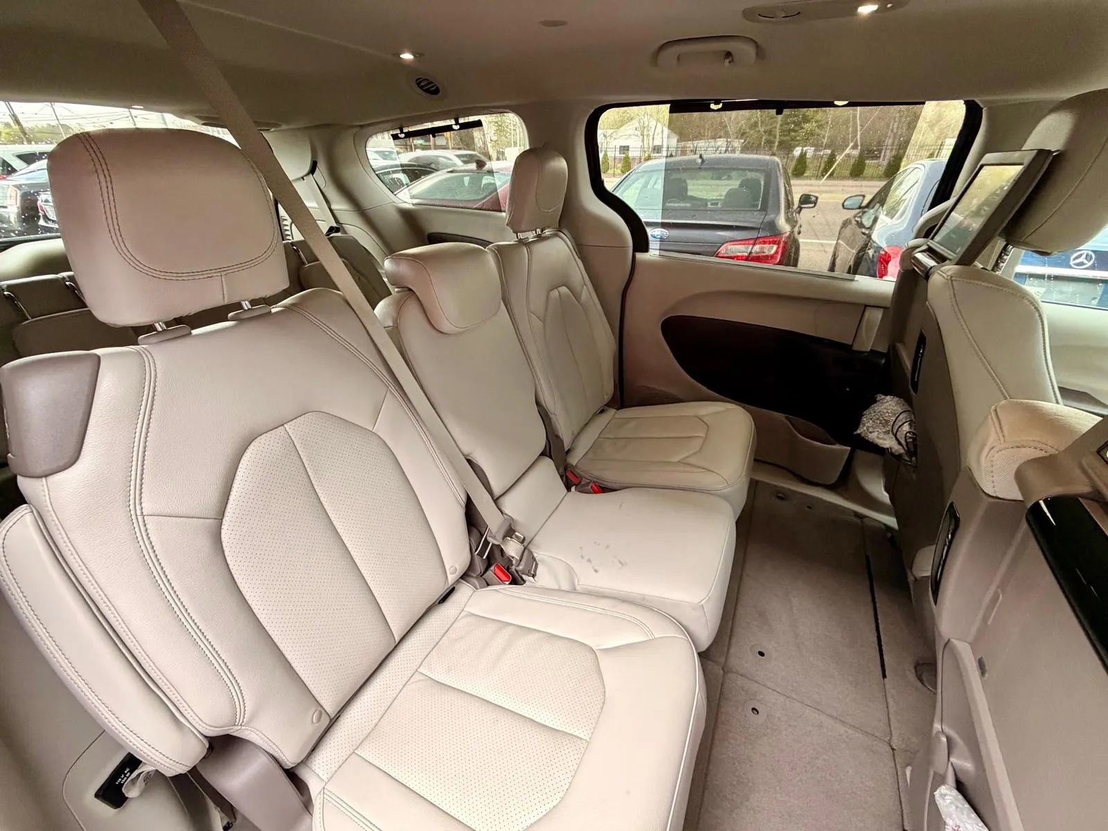 Used 2020 Chrysler Pacifica Touring-L Plus FWD image 10