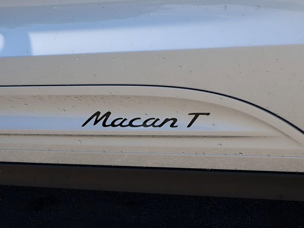 Certified 2025 Porsche Macan Turbo image 17