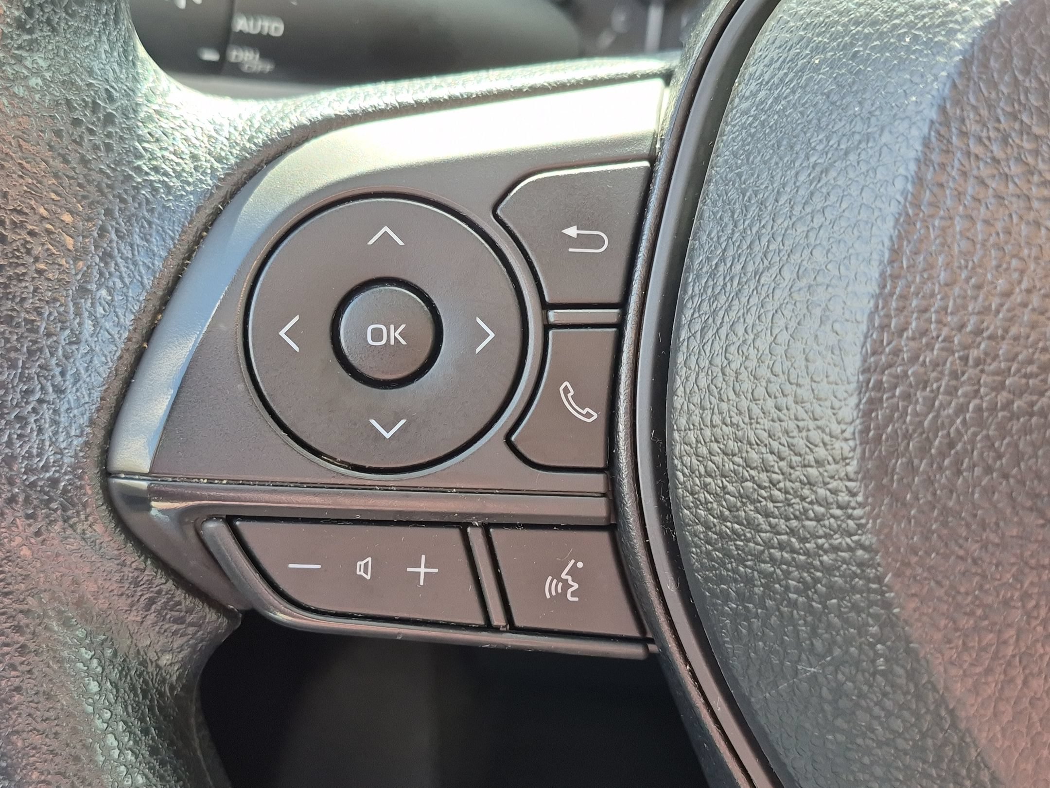 Used 2025 Toyota Corolla LE FWD image 16