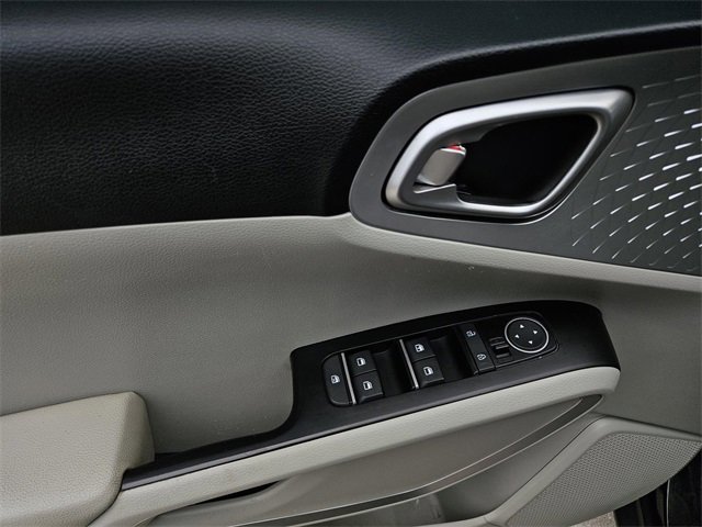 Certified 2023 Kia Soul LX w/ LX Technology Package image 15