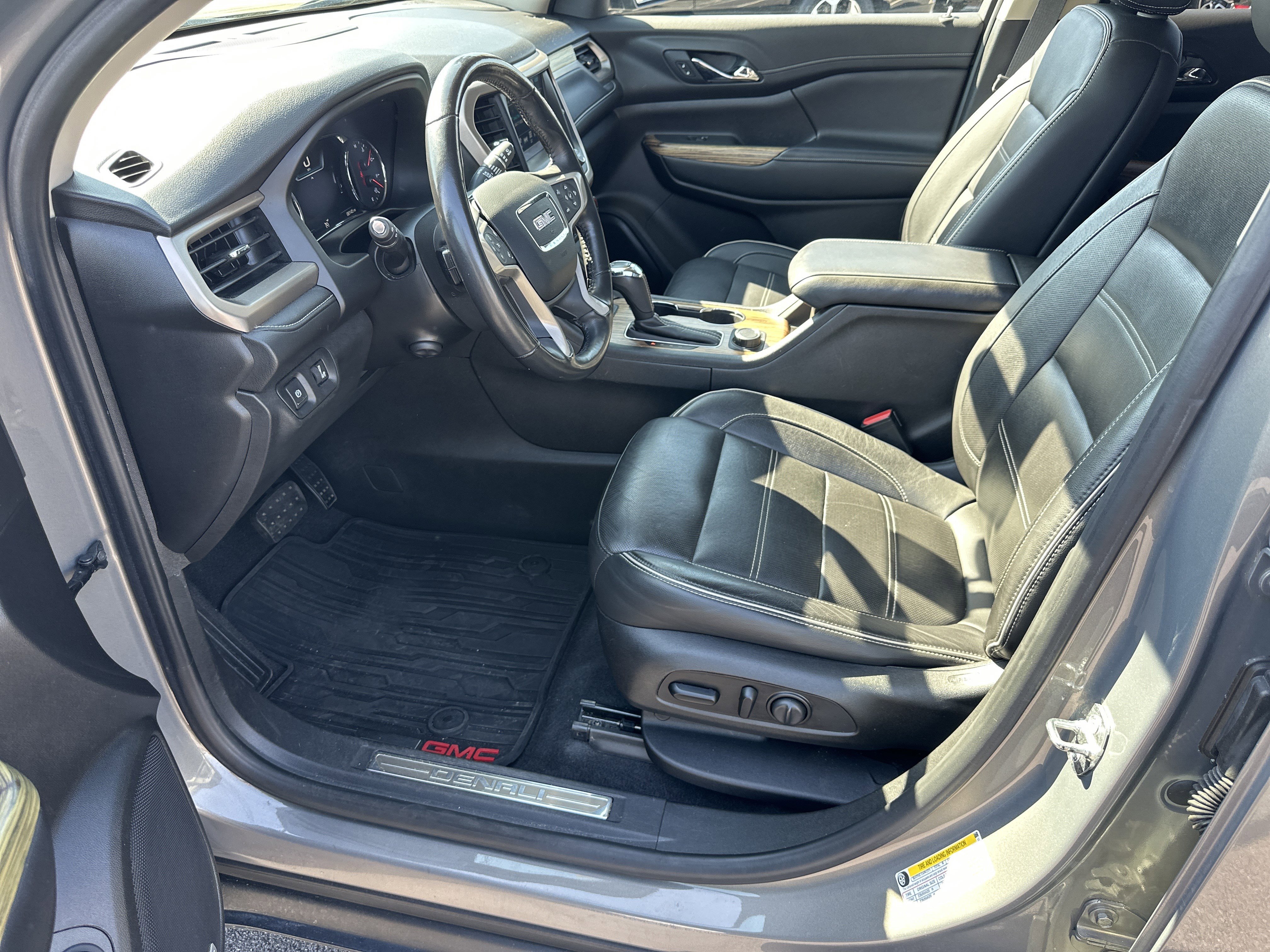 Certified 2019 GMC Acadia Denali w/ Technology Package image 10