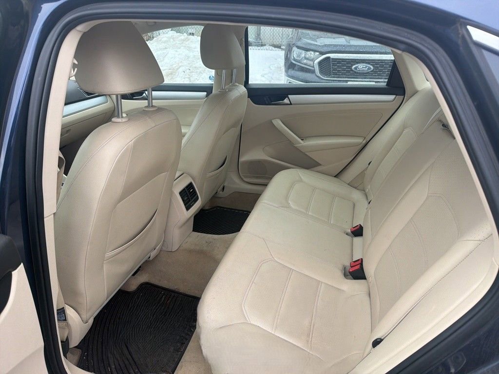 Used 2013 Volkswagen Passat TDI SE image 9