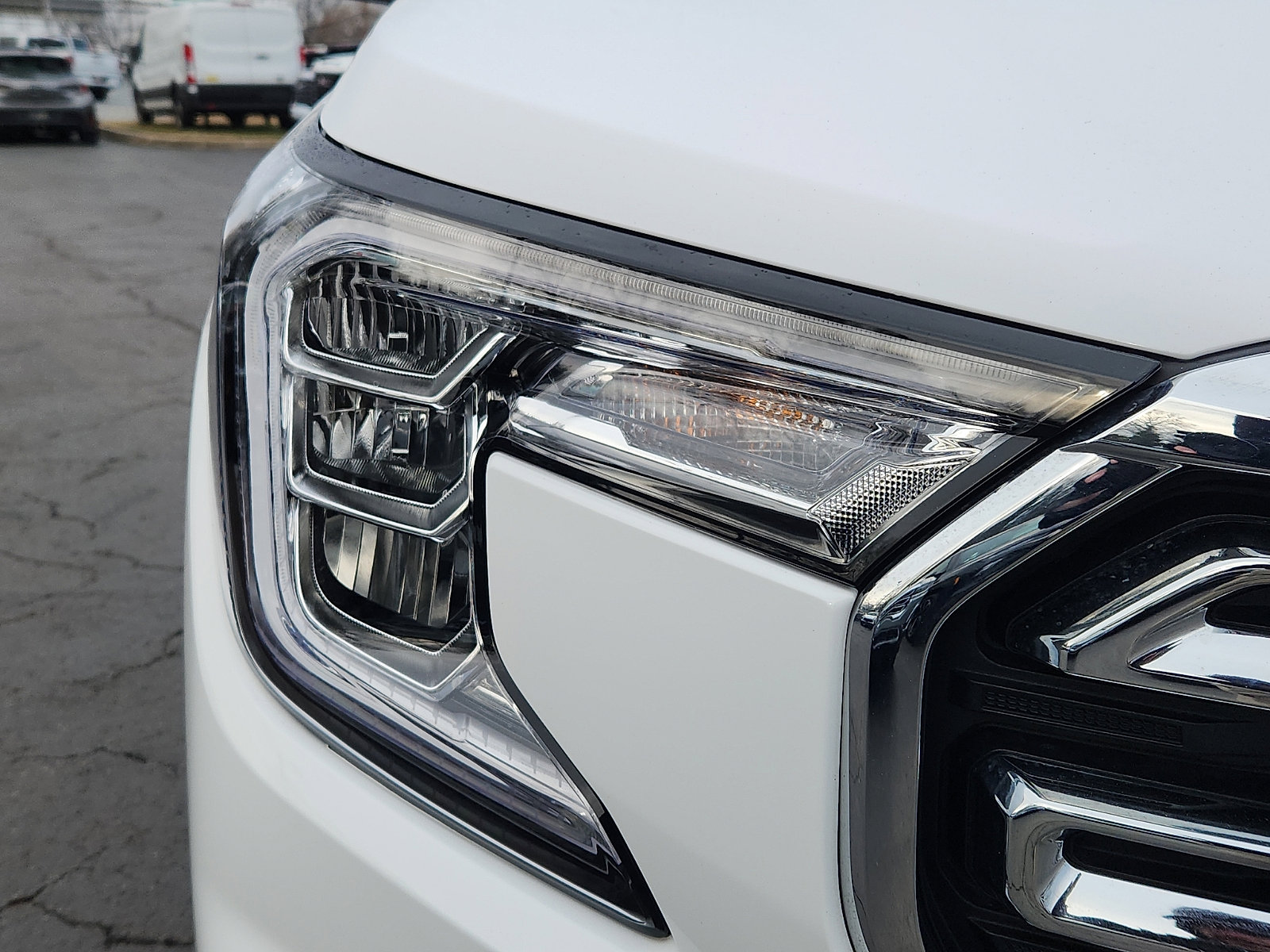 Used 2024 GMC Terrain SLT w/ Infotainment Package II image 9