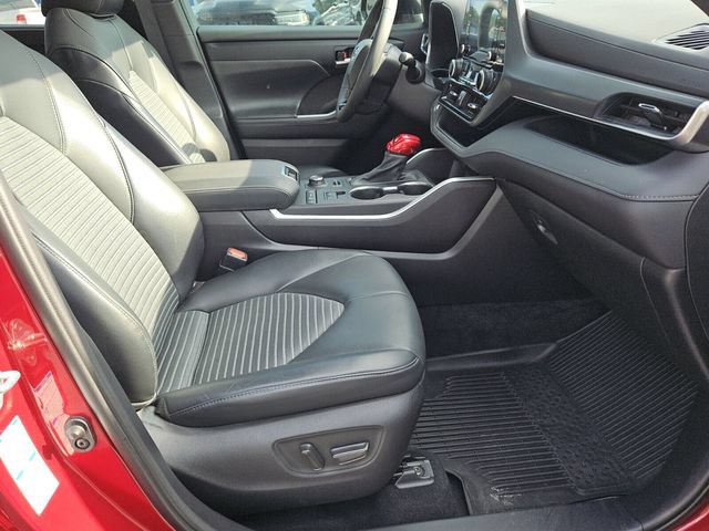 Used 2021 Toyota Highlander XSE AWD/4WD image 15