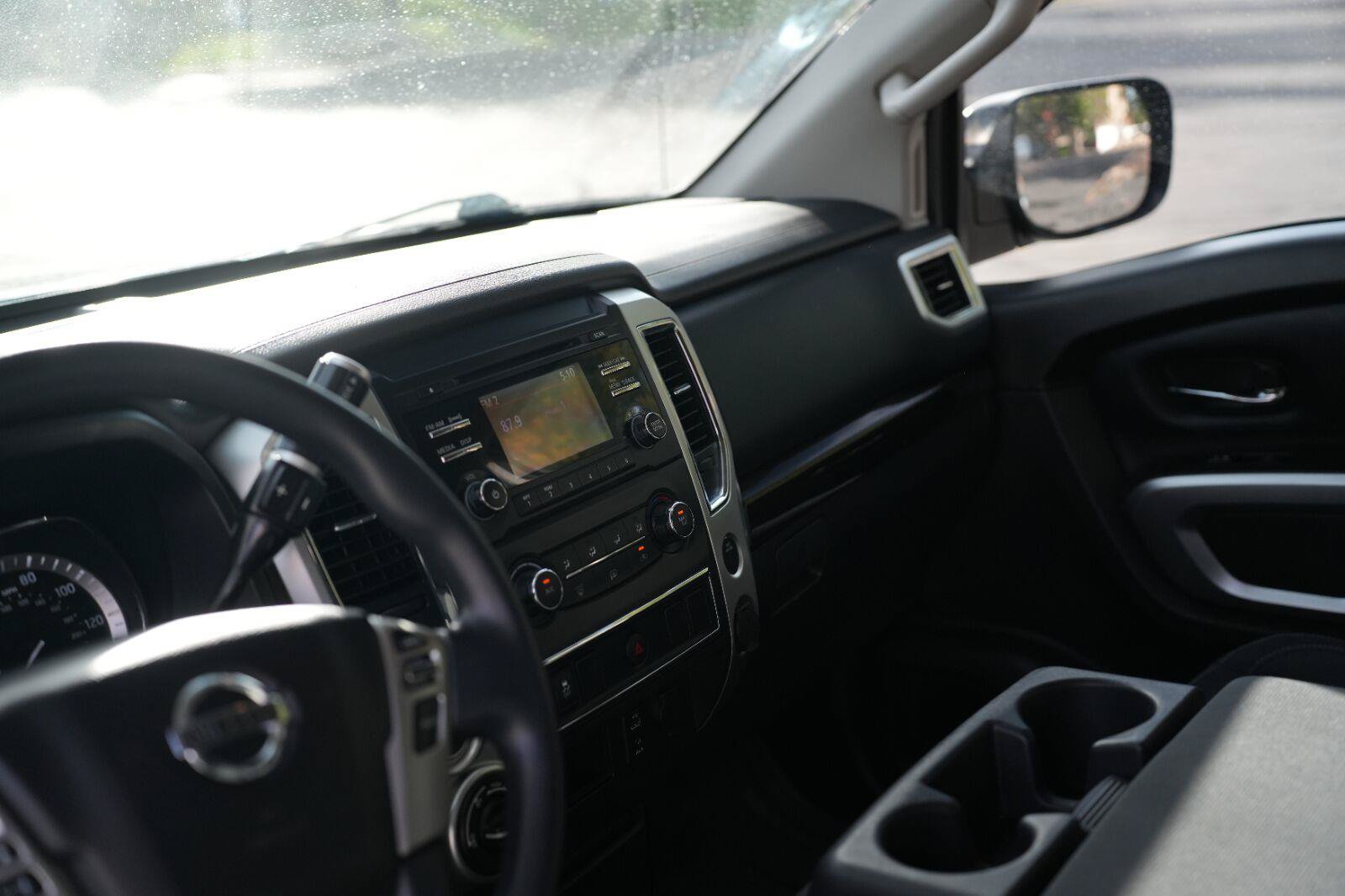 Used 2018 Nissan Titan SV AWD/4WD image 11
