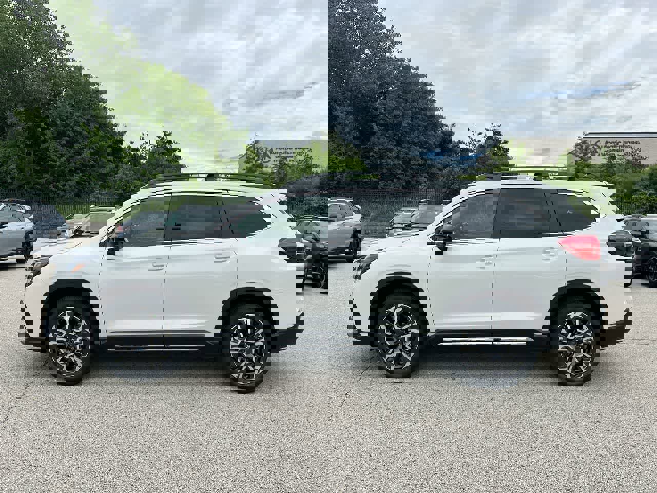 New 2025 Subaru Ascent Limited image 2