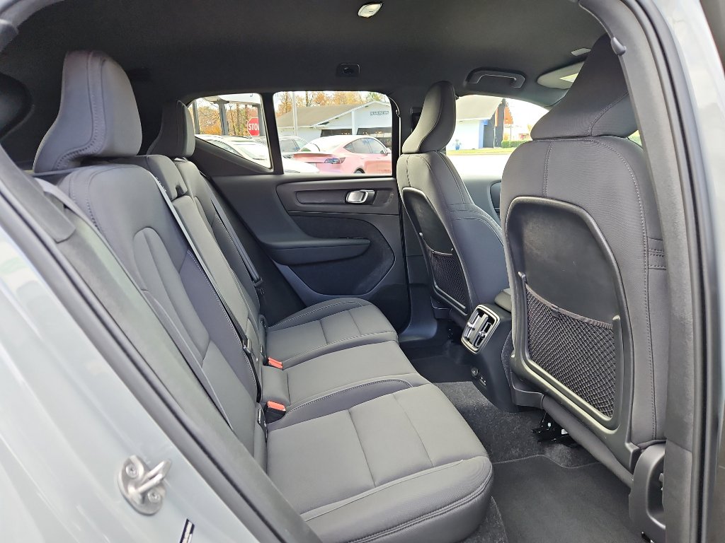 Used 2025 Volvo EX40 Core image 19