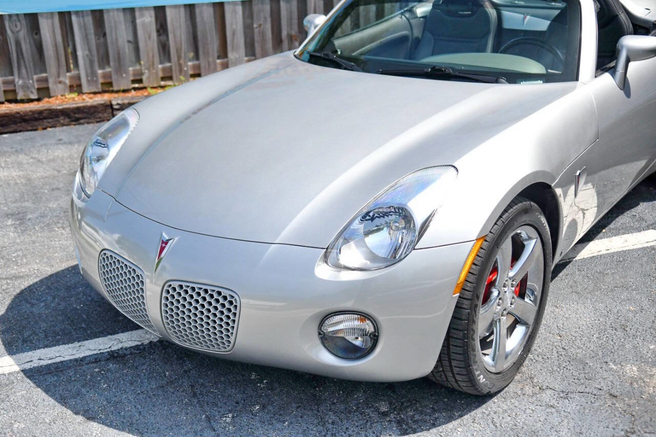 Used 2007 Pontiac Solstice Convertible w/ Premium Package RWD image 4
