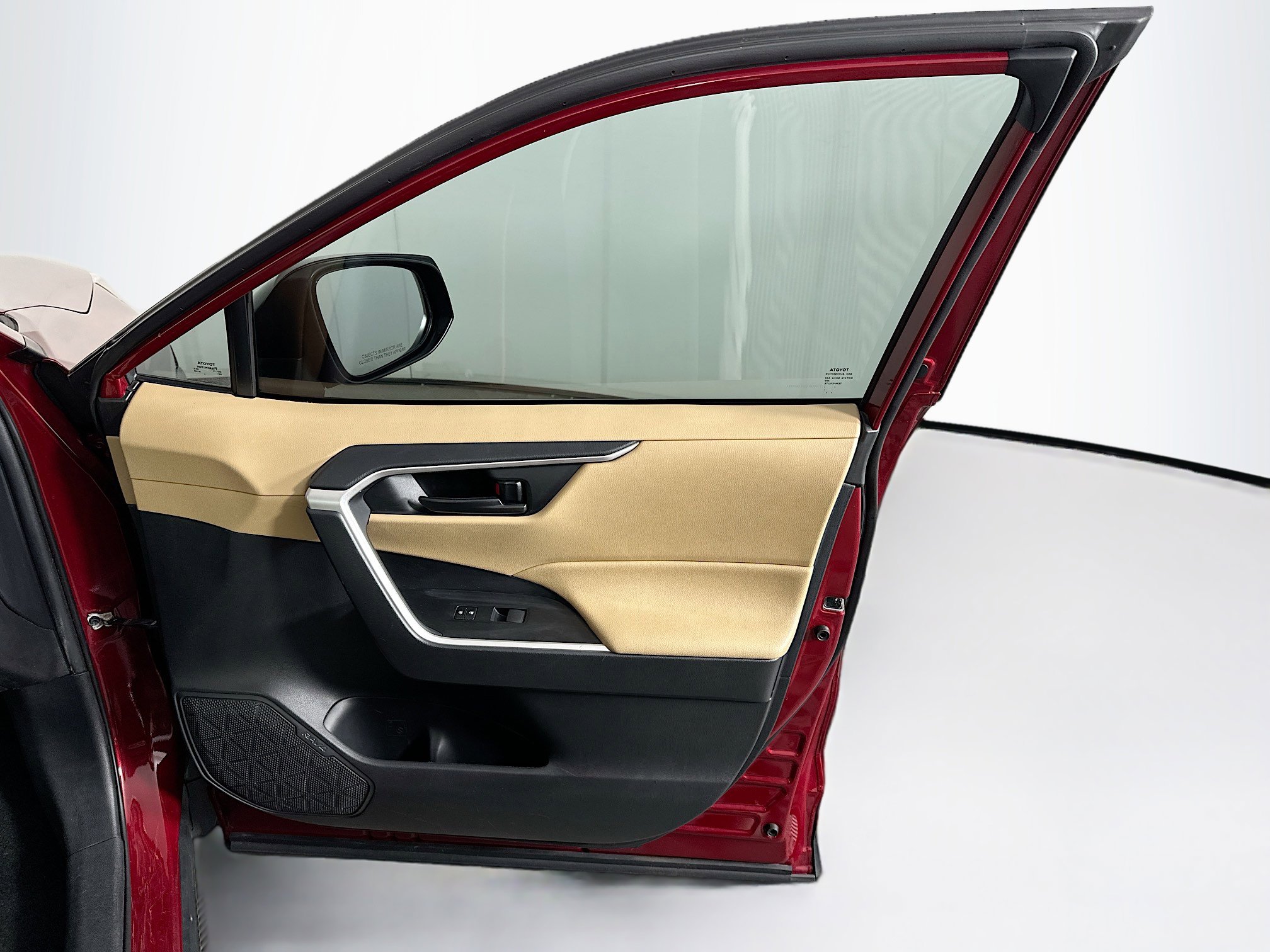 Used 2020 Toyota RAV4 LE FWD image 29