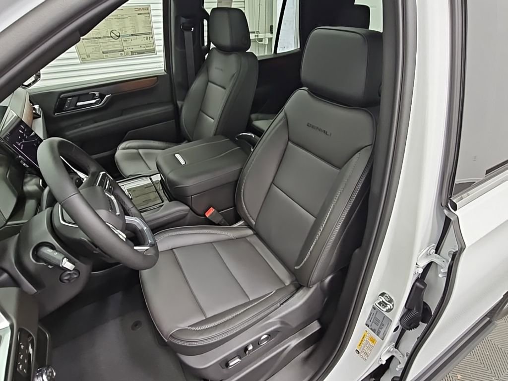 New 2026 GMC Yukon Denali w/ Sun & Power Step Package AWD/4WD image 30