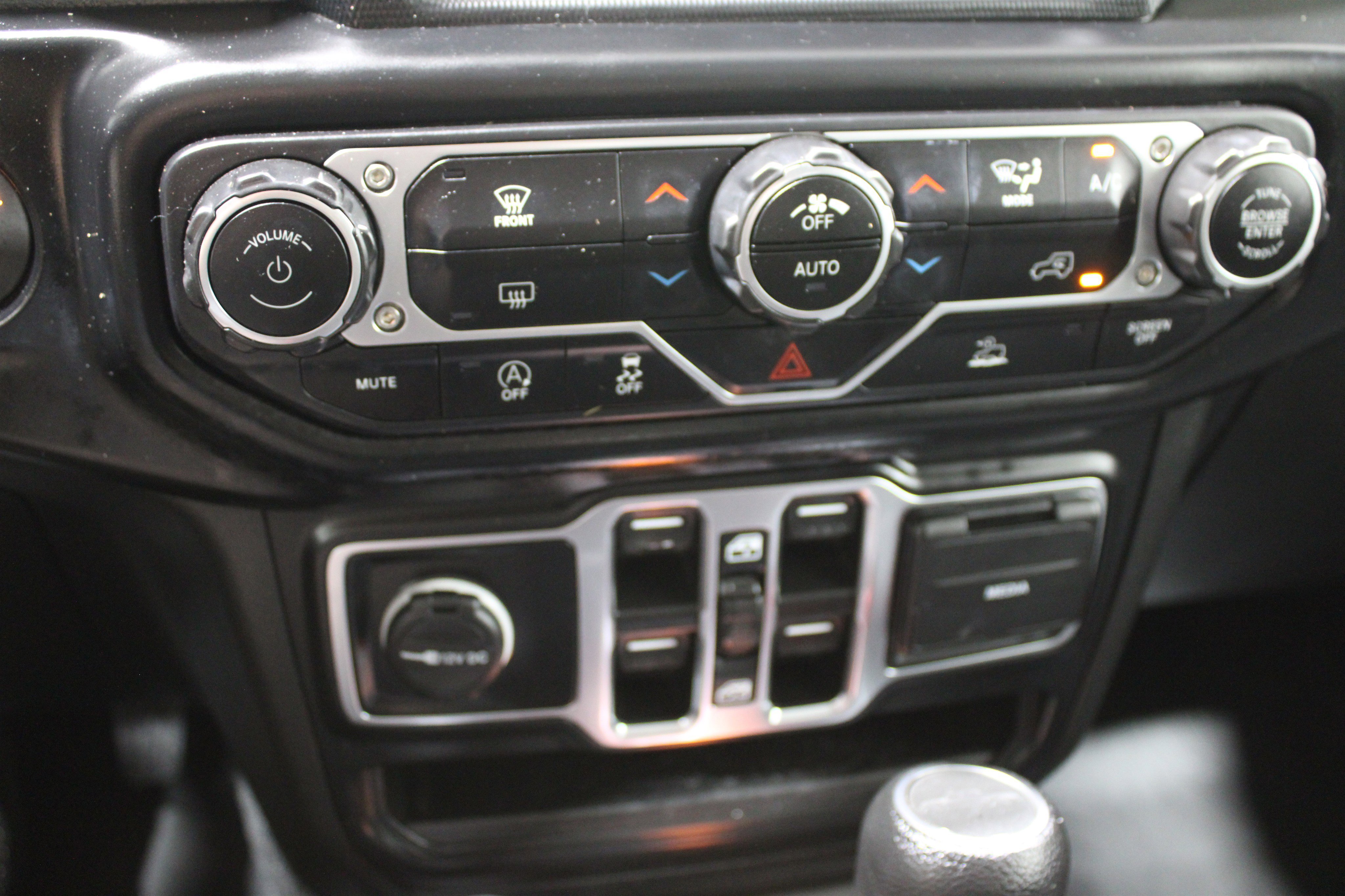 Used 2023 Jeep Gladiator Sport image 19