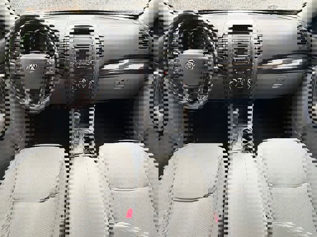 Used 2013 Kia Sorento LX w/ Value Pkg image 18