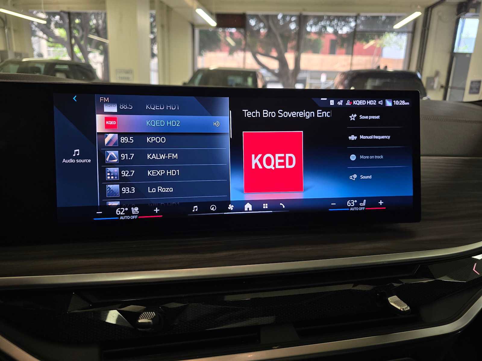 Used 2024 BMW X5 xDrive50e w/ M Sport Package image 32