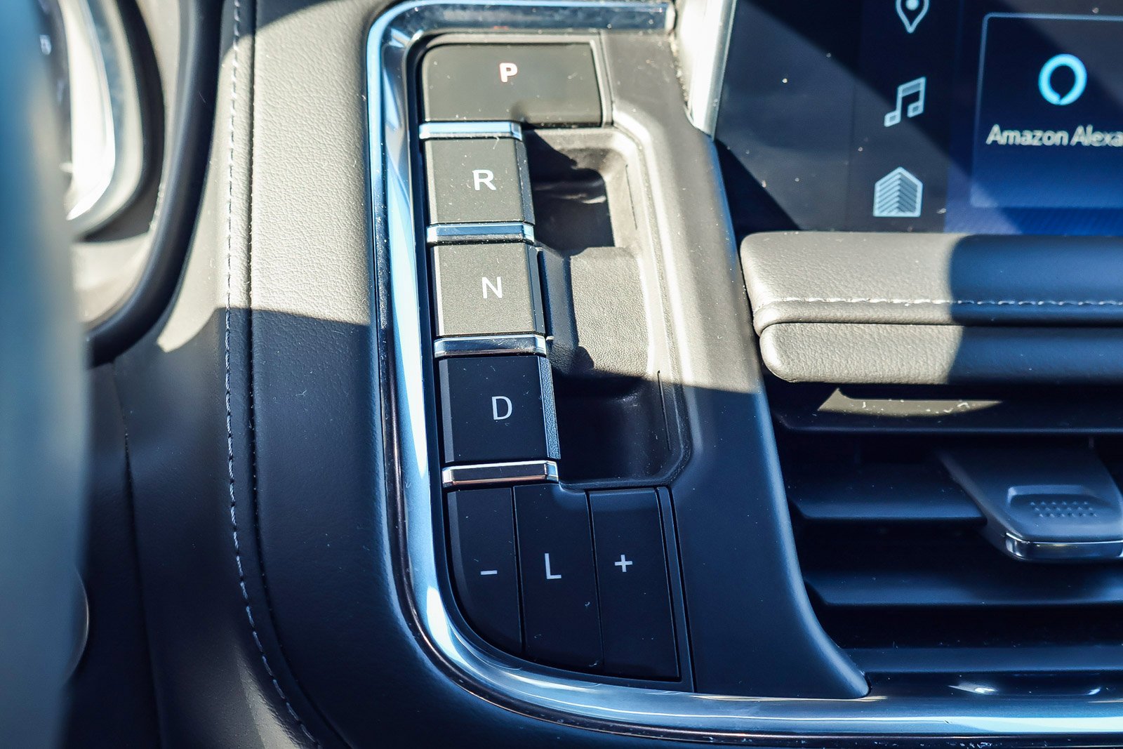 Used 2024 Chevrolet Suburban LT image 10