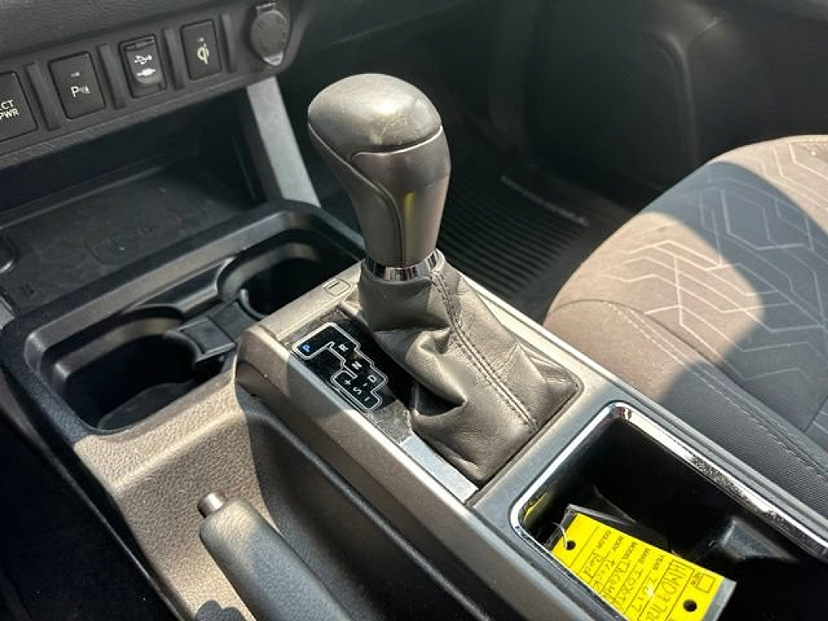 Used 2017 Toyota Tacoma TRD Off-Road w/ Premium & Technology Package AWD/4WD image 19