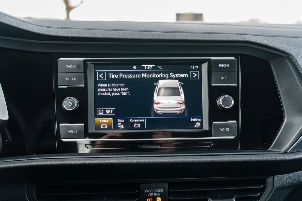 Used 2024 Volkswagen Jetta SE image 29