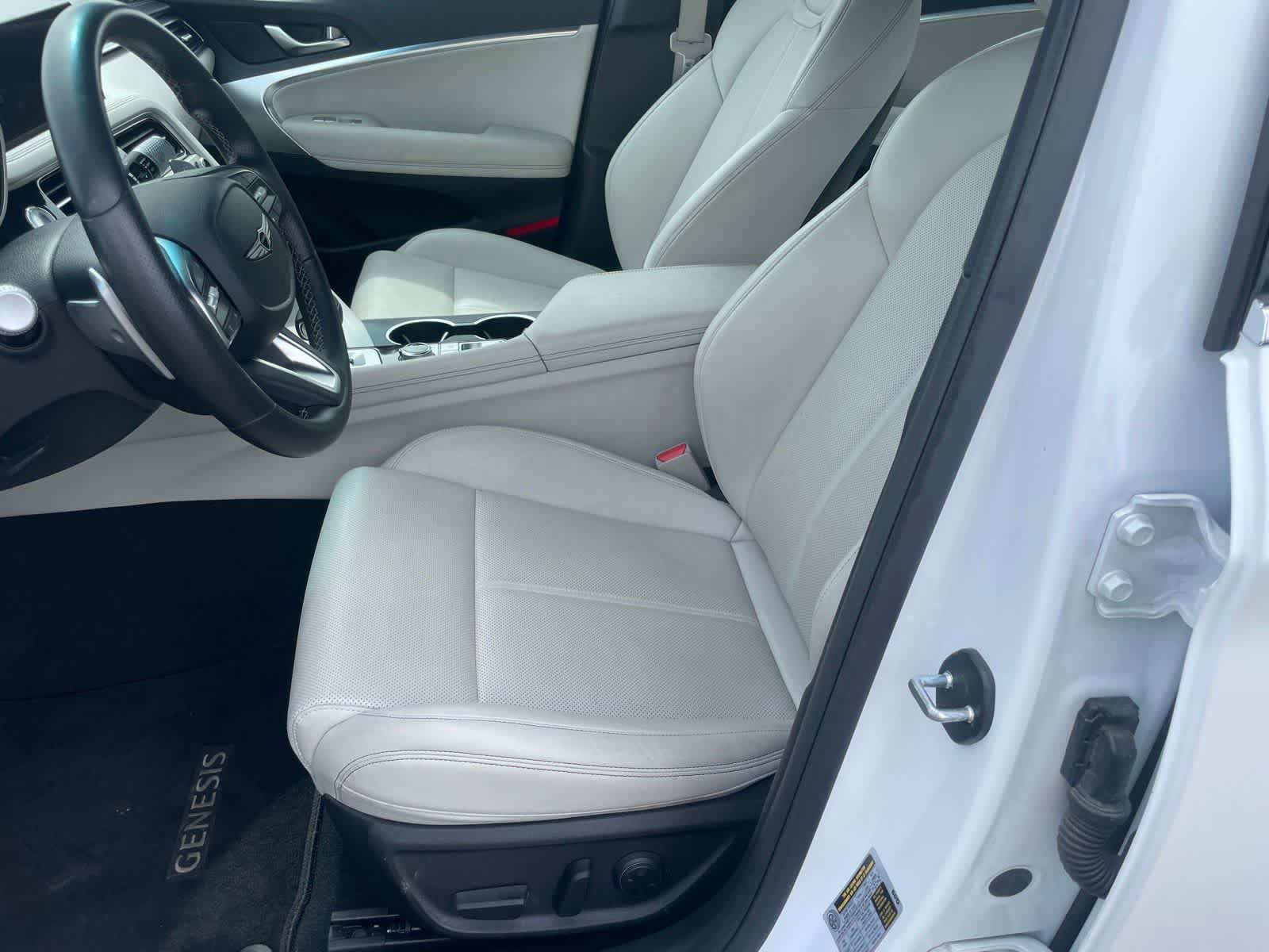 Used 2025 Genesis G70 2.5T image 10