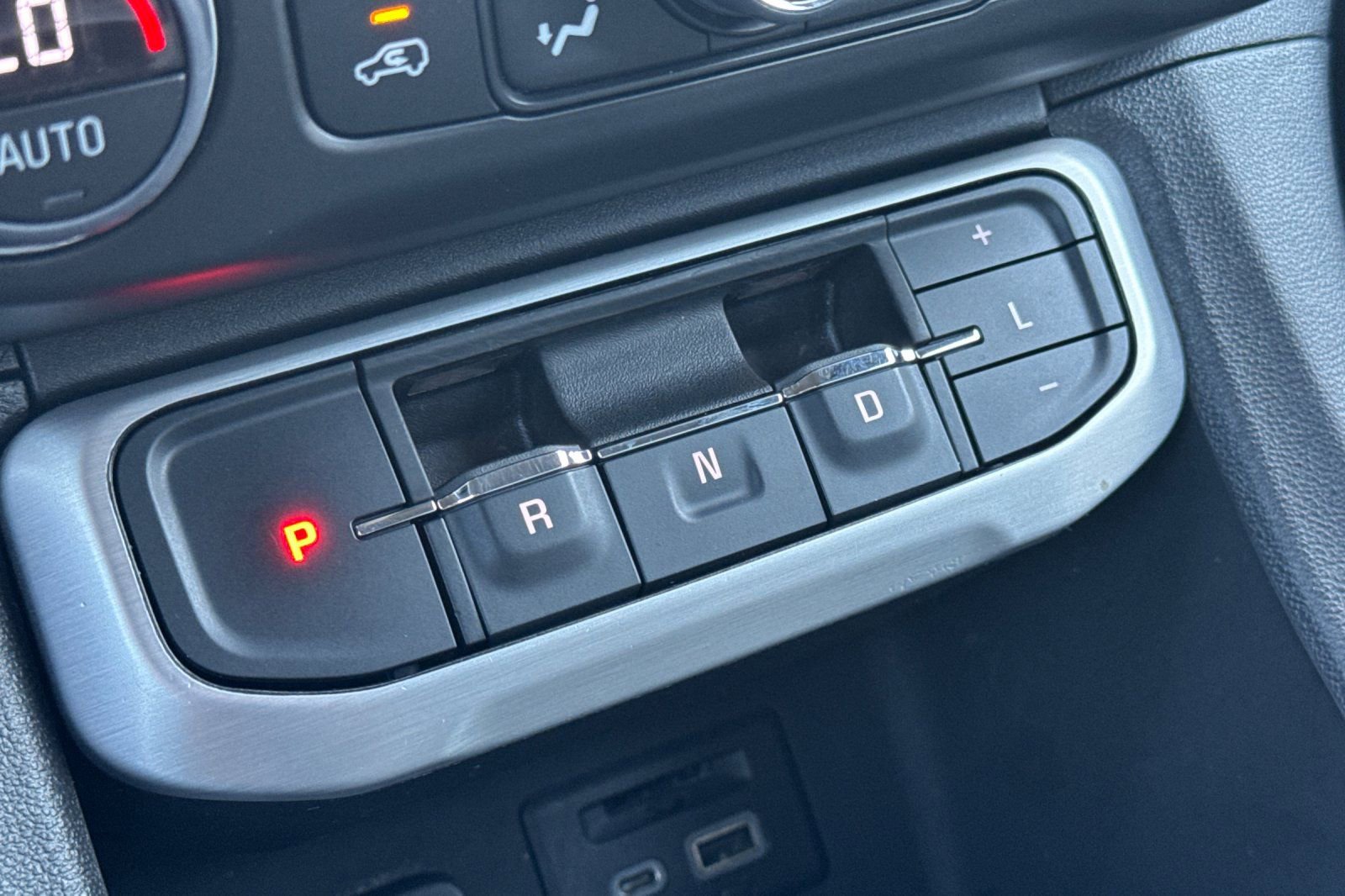 Certified 2023 GMC Acadia SLT image 25