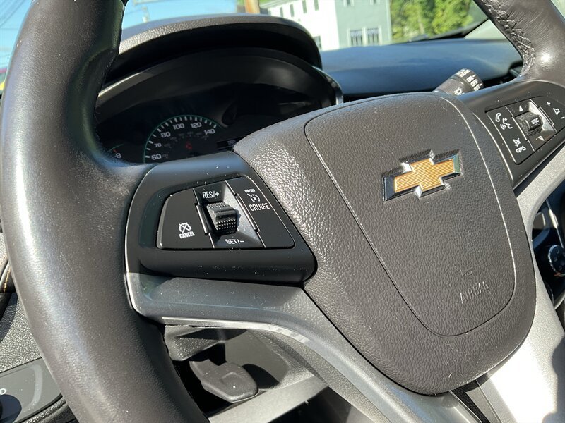 Used 2019 Chevrolet Trax LT w/ Sun & Sound Package AWD/4WD image 23