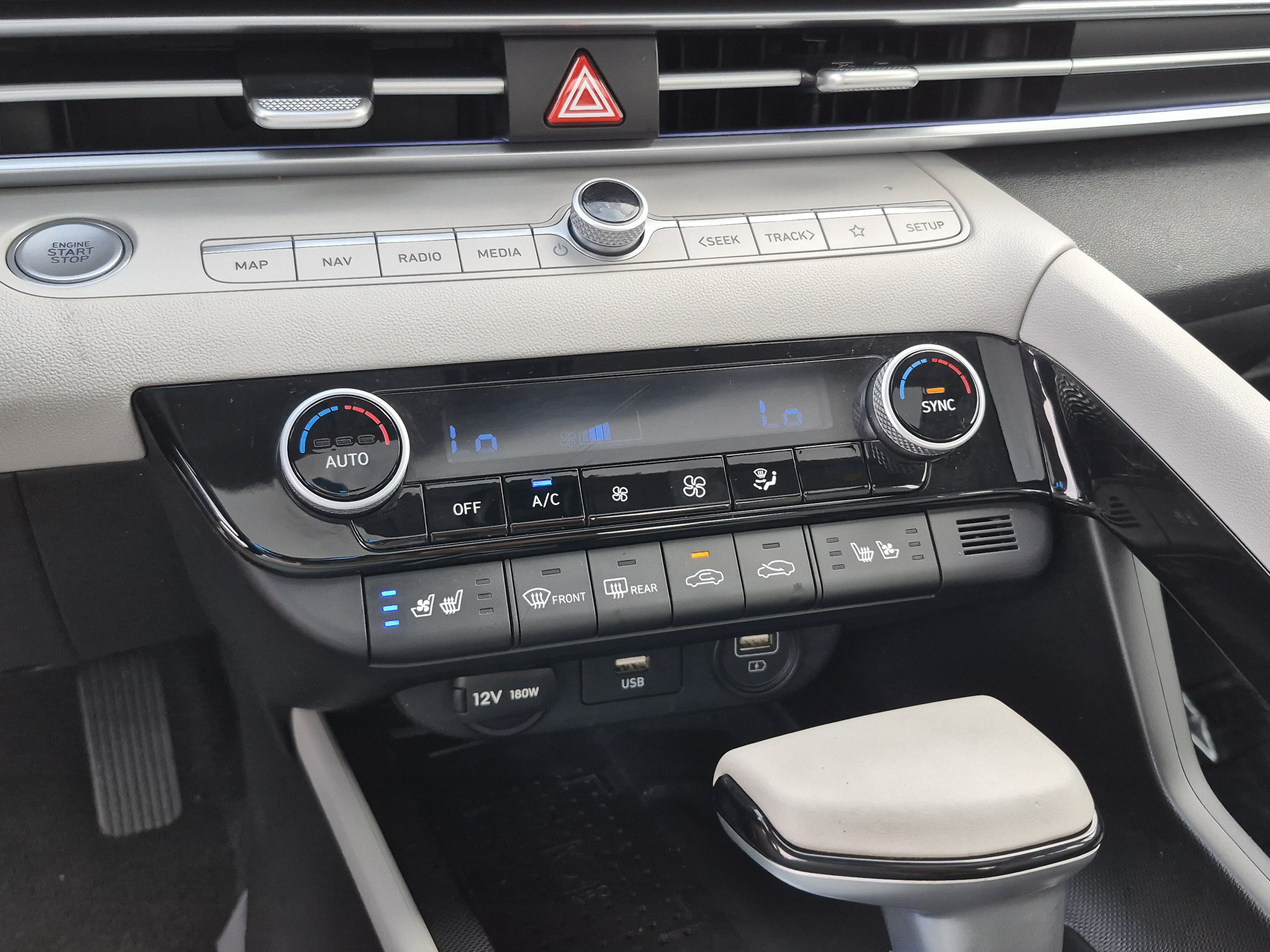 Used 2023 Hyundai Elantra Limited FWD image 25