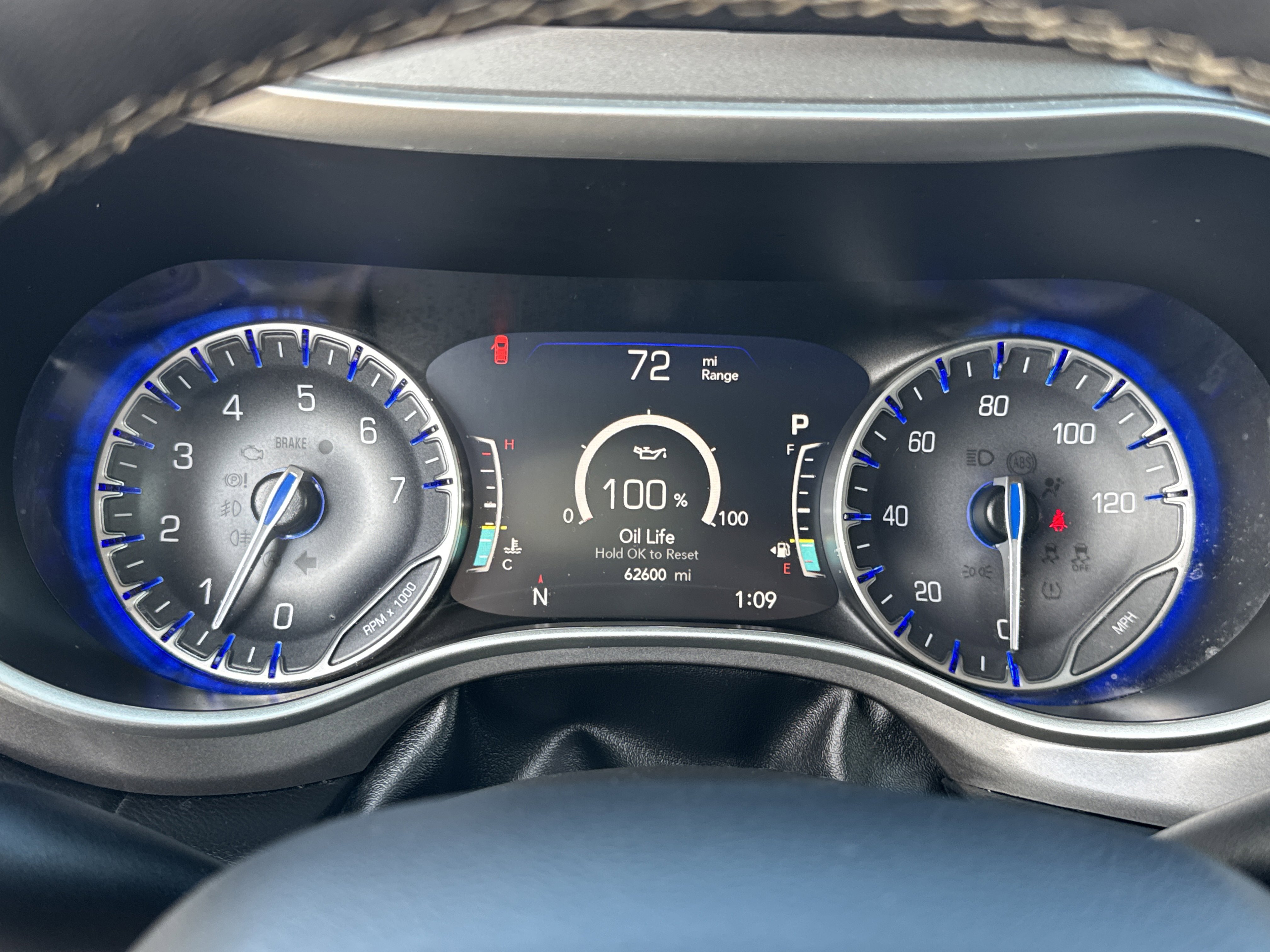 Used 2024 Chrysler Pacifica Touring-L image 27