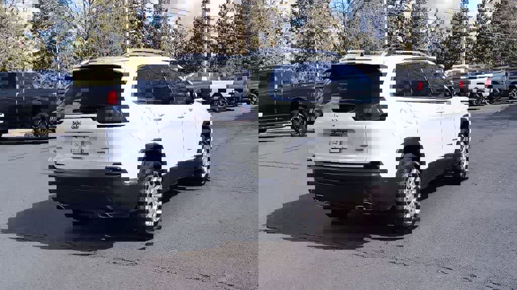 Used 2019 Jeep Cherokee Latitude w/ Popular Appearance Group image 8