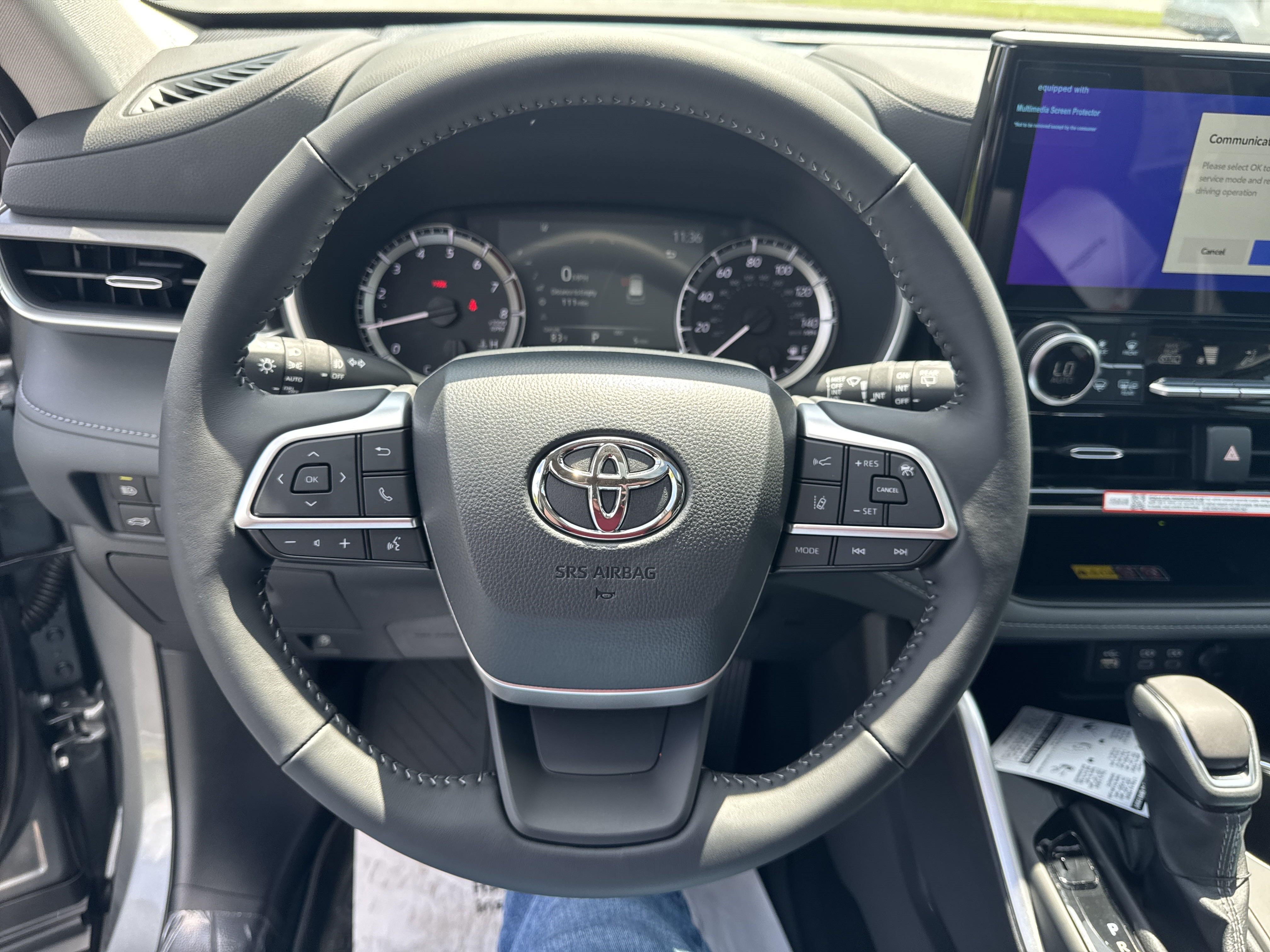 New 2025 Toyota Highlander XLE FWD image 17
