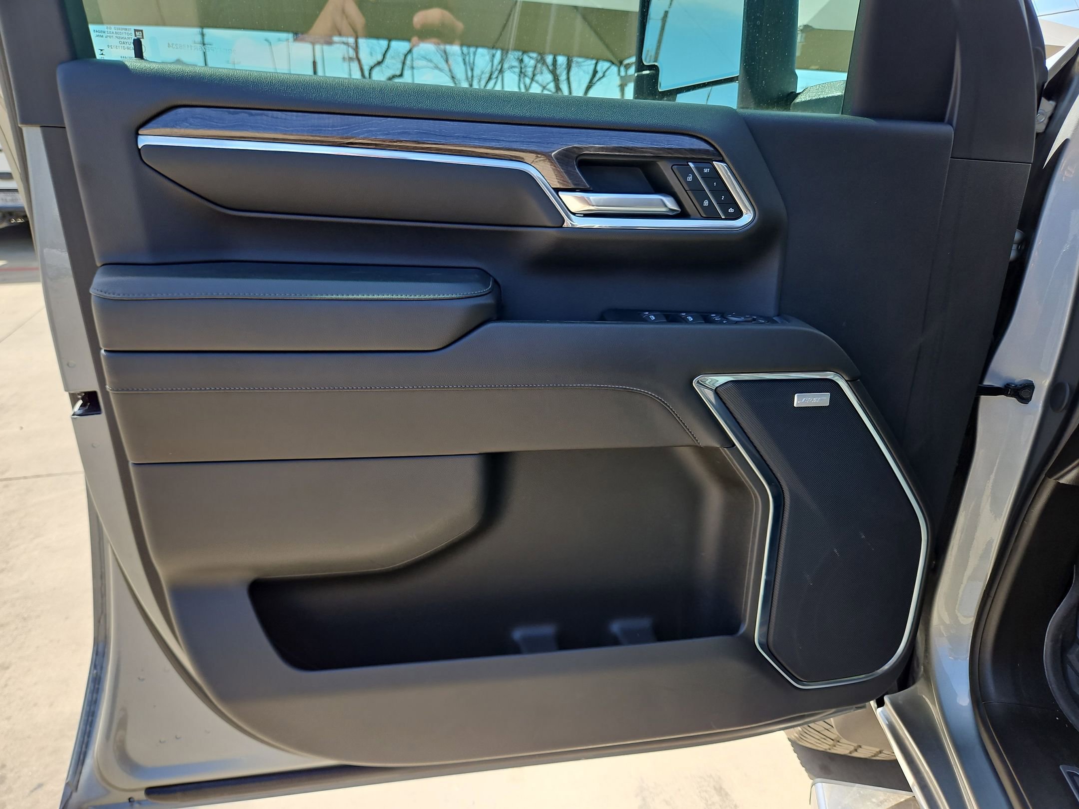 Certified 2024 Chevrolet Silverado 2500 LTZ w/ LTZ Convenience Package image 11
