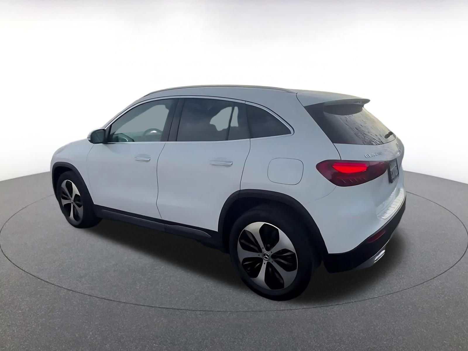 Used 2025 Mercedes-Benz GLA 250 4MATIC image 10