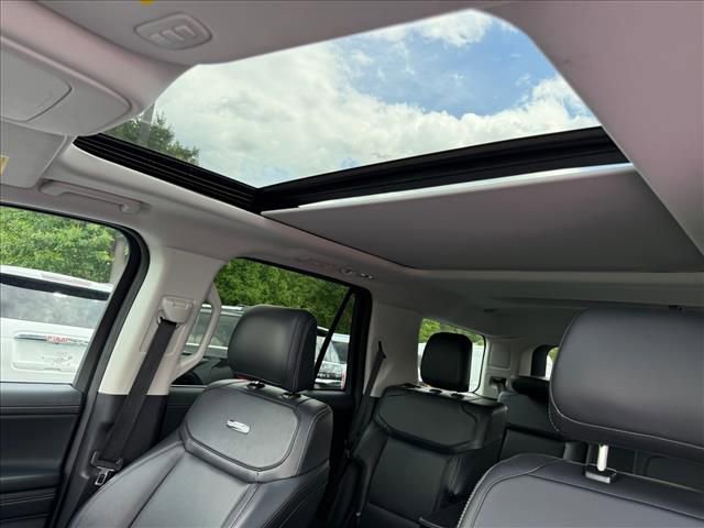 Used 2025 Ford Expedition Platinum AWD/4WD image 19