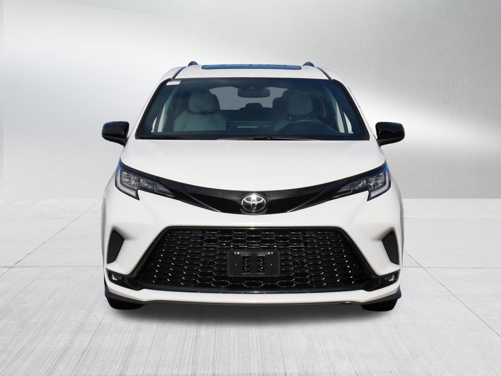 Certified 2026 Toyota Sienna XSE FWD image 2