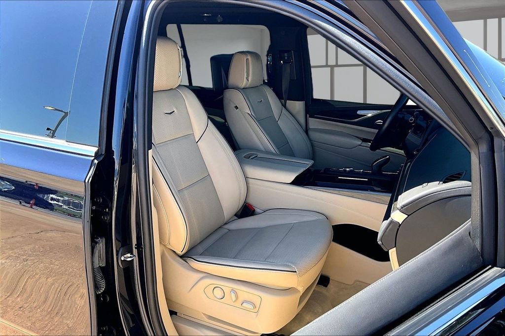 Used 2023 Cadillac Escalade ESV Premium Luxury AWD/4WD image 7