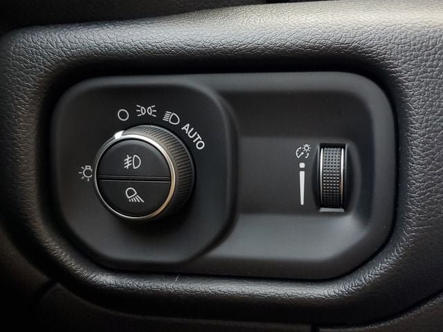 New 2026 RAM 5500 Tradesman AWD/4WD image 32