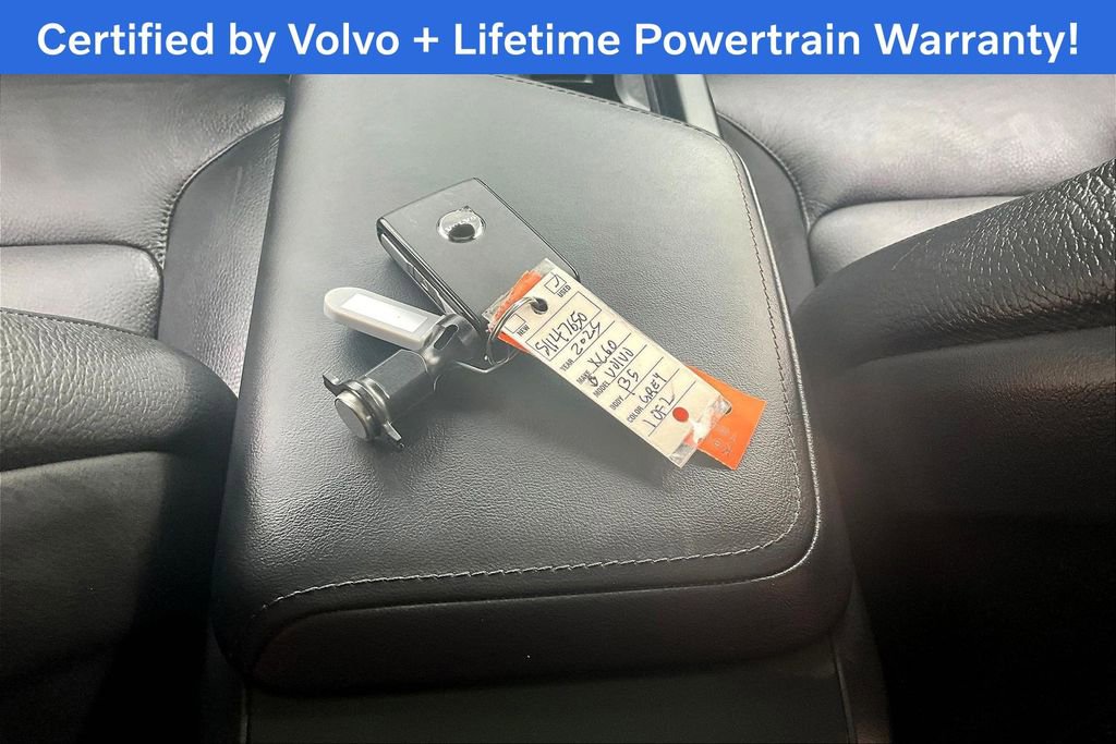 Used 2025 Volvo XC60 B5 Plus image 14