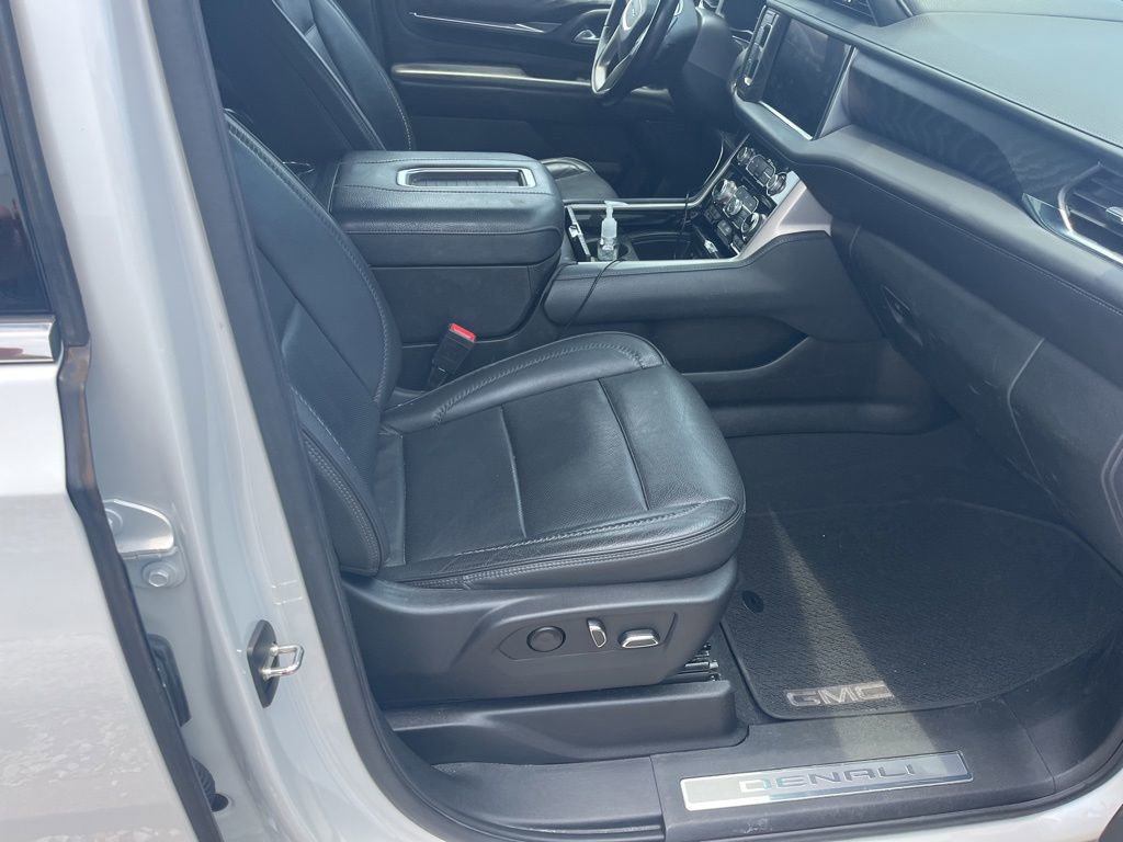 Used 2022 GMC Yukon XL Denali AWD/4WD image 5